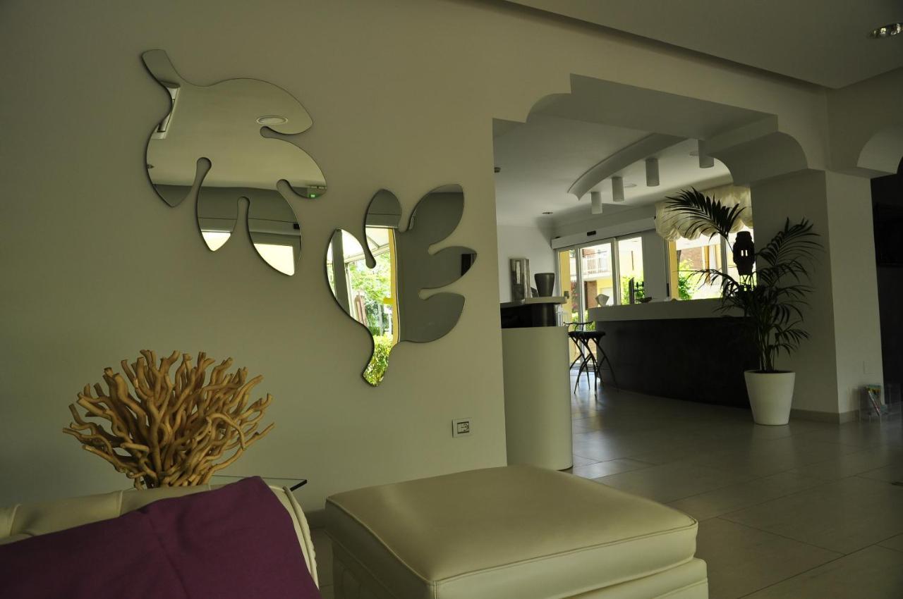 Hotel Lugano Riccione Exterior foto