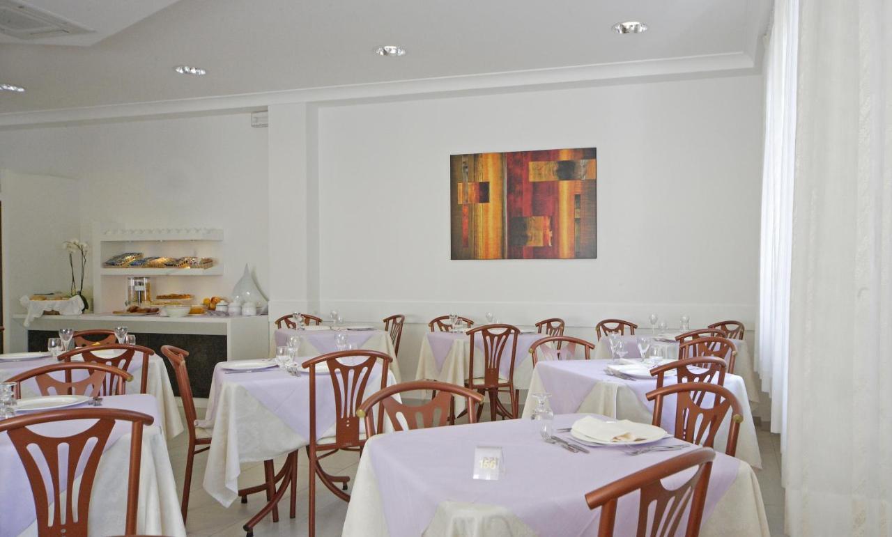 Hotel Lugano Riccione Exterior foto