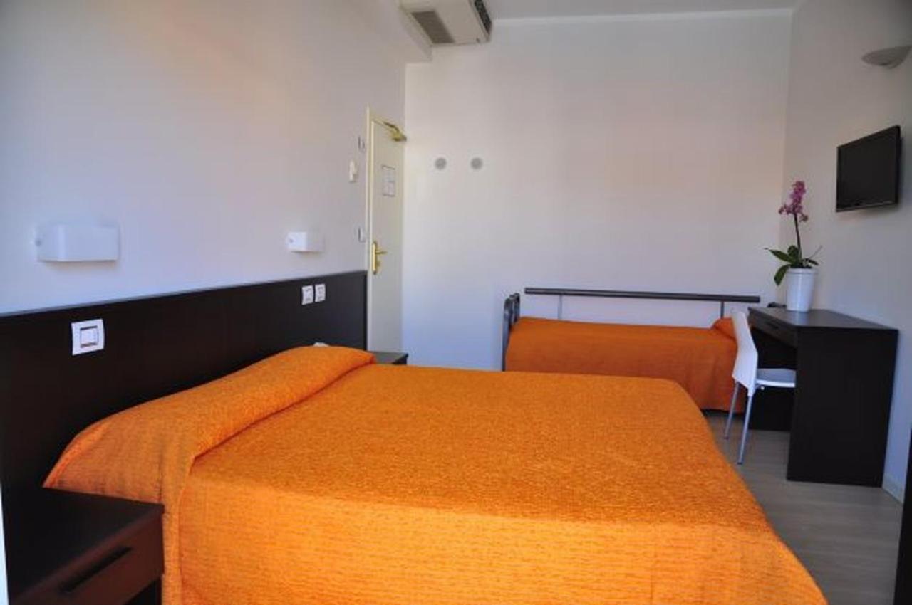 Hotel Lugano Riccione Quarto foto